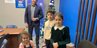 Партийцы поздравили с Новым годом многодетную семью - VidnoeInform.Ru