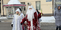 Новогодний патруль в Видном: Дед Мороз обучал детей ПДД подарками - Regions.Ru